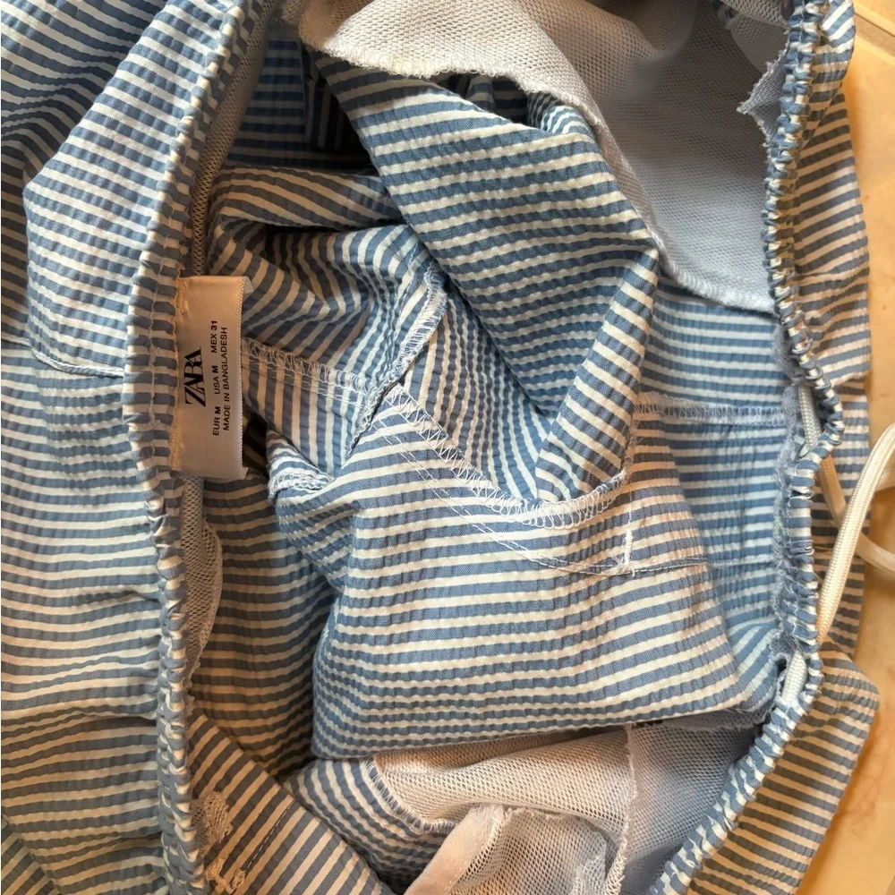 ✨ Zara Men's Blue and White Striped Swim Shorts ✨ - Picture 4 of 5